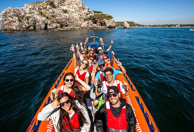 How to Meet New People for Group Travel Experiences: Tips for Connecting and Exploring Together