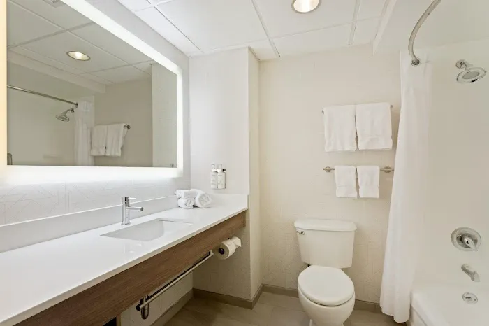 Holiday Inn Express Hauppauge-Long Island by IHG Picture 6