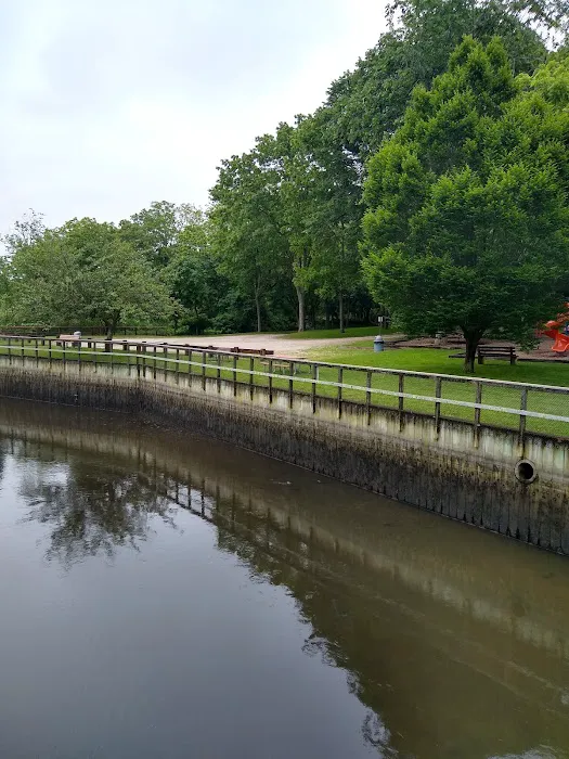 Landing Avenue Park Picture 2