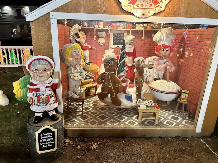 The Ronkonkoma Gingerbread House Picture 2