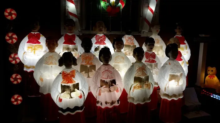 The Ronkonkoma Gingerbread House Picture 3