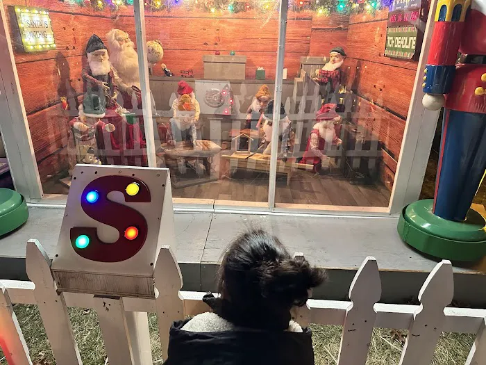 The Ronkonkoma Gingerbread House Picture 9