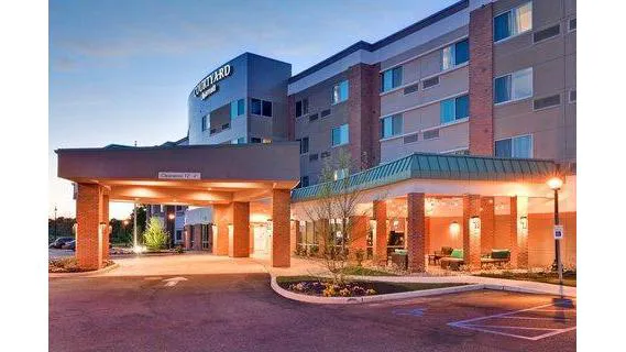 Courtyard by Marriott Long Island Islip/Courthouse Complex Picture 2