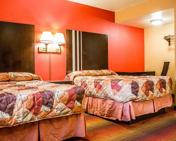 Rodeway Inn MacArthur Airport Picture 1