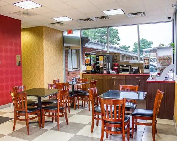 Rodeway Inn MacArthur Airport Picture 9
