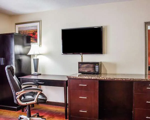 Rodeway Inn MacArthur Airport Picture 7