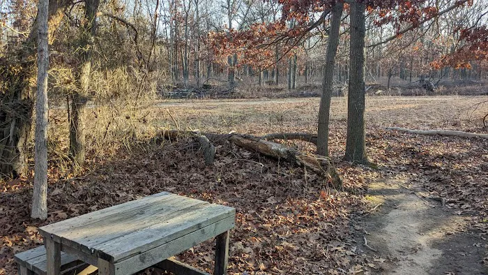 Connetqout River State Park hike trail entrance Picture 6