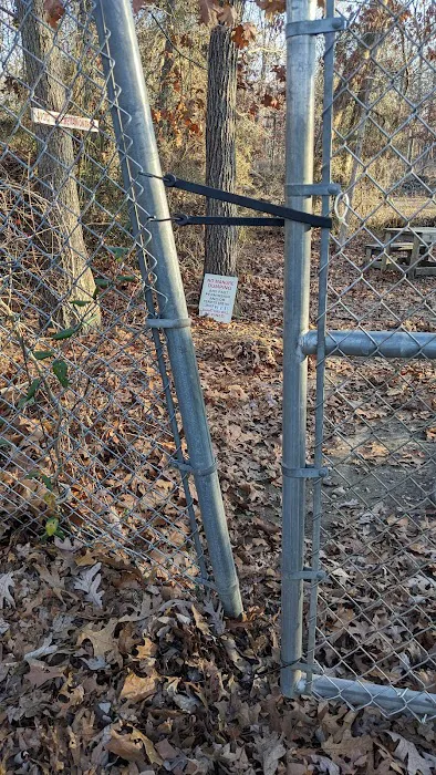 Connetqout River State Park hike trail entrance Picture 8