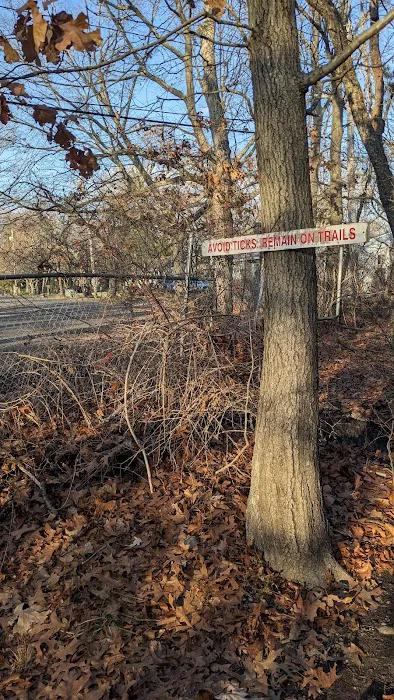 Connetqout River State Park hike trail entrance Picture 7