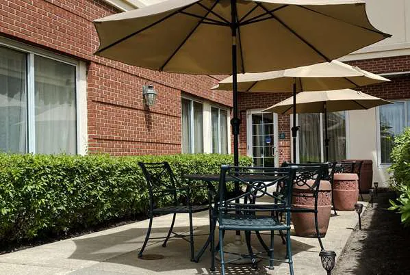 La Quinta Inn & Suites by Wyndham Islip - MacArthur Airport Picture 3