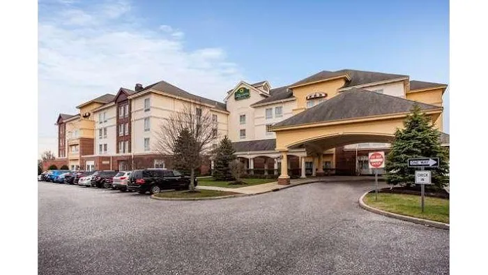 La Quinta Inn & Suites by Wyndham Islip - MacArthur Airport Picture 4