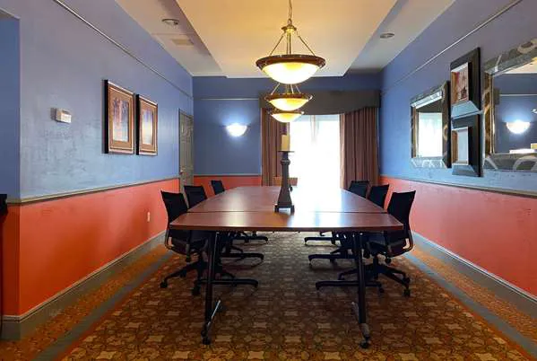 La Quinta Inn & Suites by Wyndham Islip - MacArthur Airport Picture 7