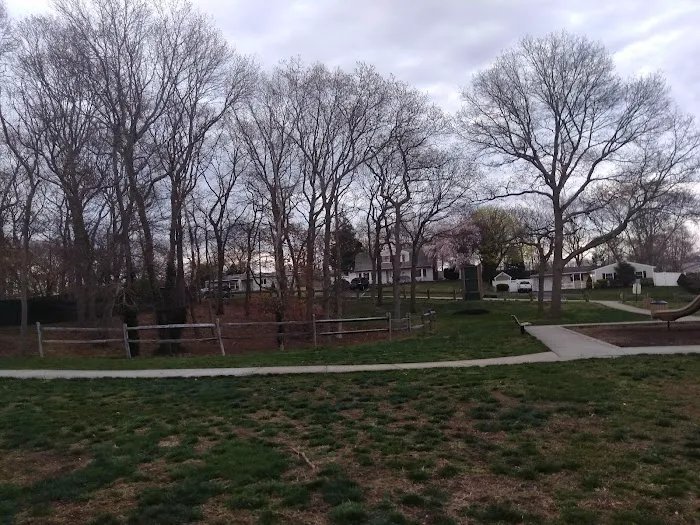 Waverly Ave Park Picture 2