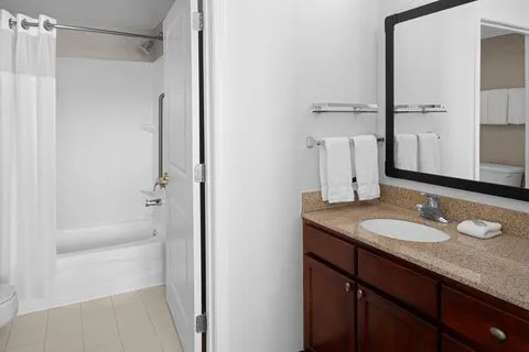 Residence Inn Long Island Holtsville Picture 5