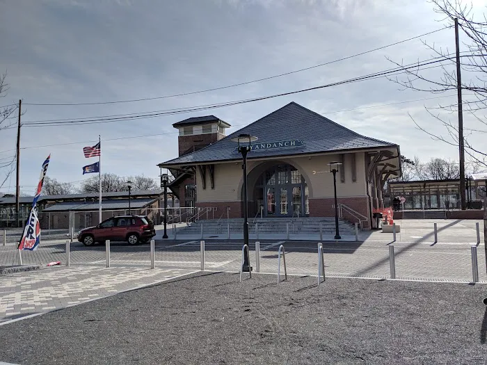 Wyandanch Plaza Picture 2