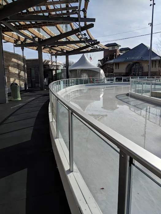 Wyandanch Plaza Picture 7