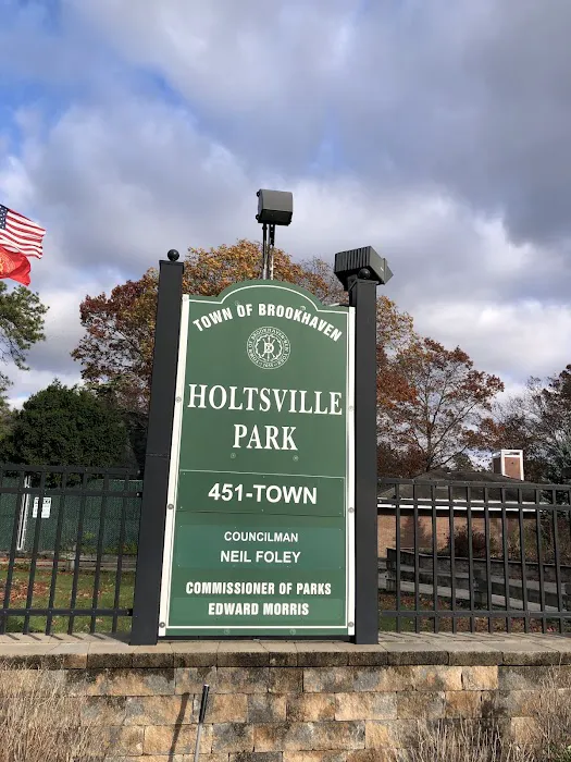 Holtsville Park Picture 3