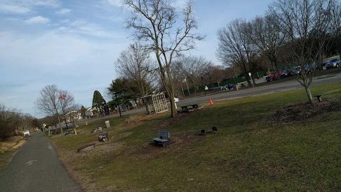 Holtsville Park Picture 10