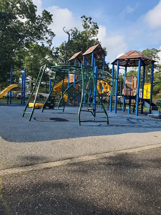 Wyandanch Park Picture 2