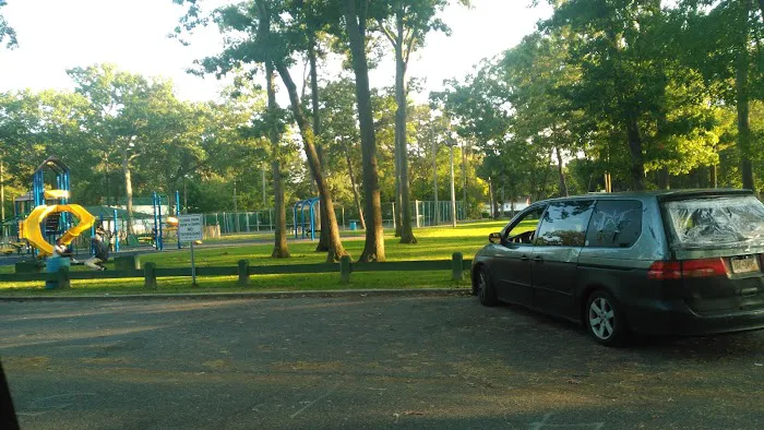 playground, tennis courts Picture 3