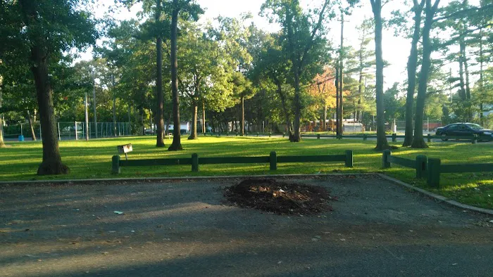 playground, tennis courts Picture 4