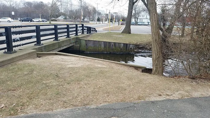 Babylon Park Ave Tennis Courts and Trails Picture 8