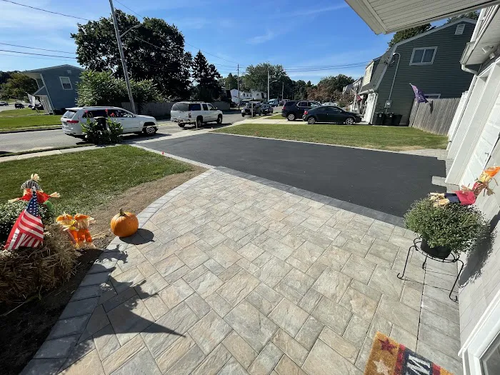 Iroquois Avenue Park Picture 1