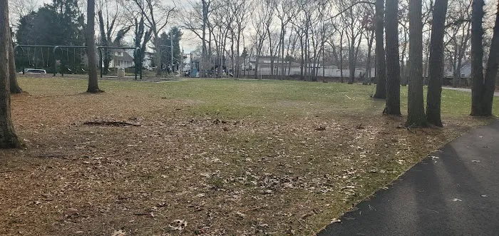 Iroquois Avenue Park Picture 4