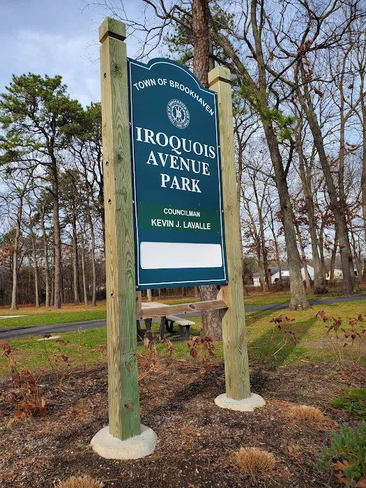 Iroquois Avenue Park Picture 6