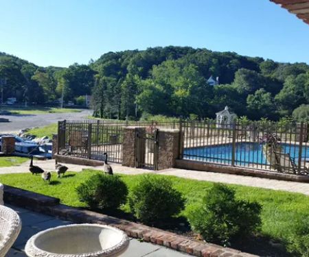 Chalet Inn & Suites