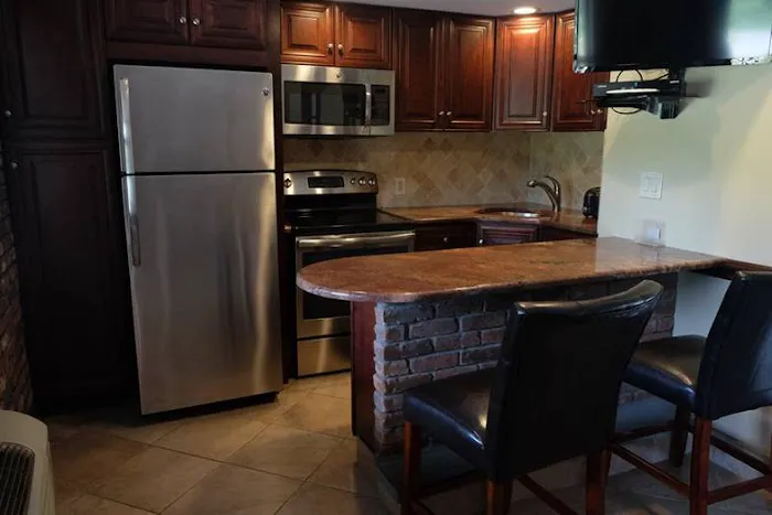 Chalet Inn & Suites Picture 5