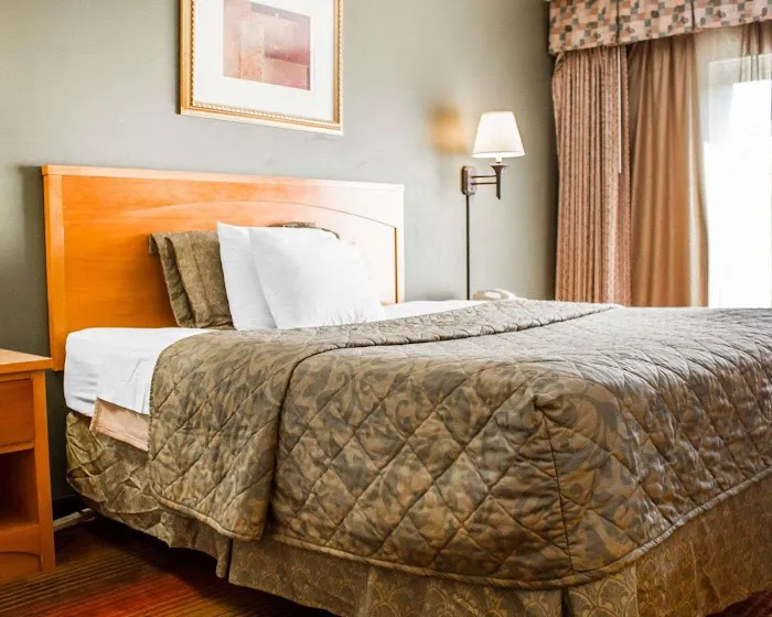 Rodeway Inn Huntington Station - Melville Picture 3