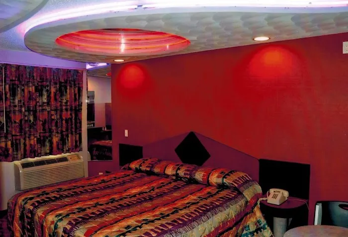 Midway Motel Picture 3