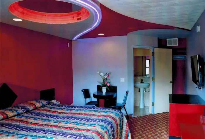 Midway Motel Picture 1