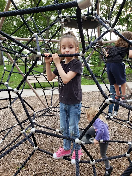 Washington Avenue Park Picture 9
