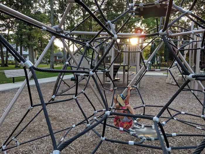 Washington Avenue Park Picture 7