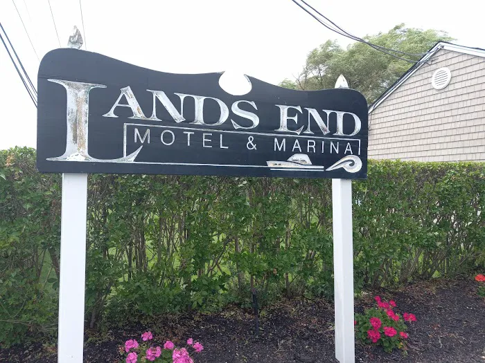 Land's End Motel Picture 9