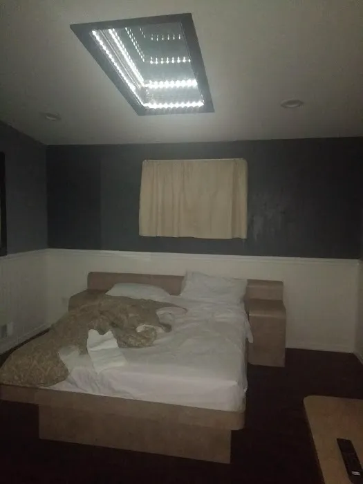 Pines Motor Lodge - Long Island Motel Picture 9