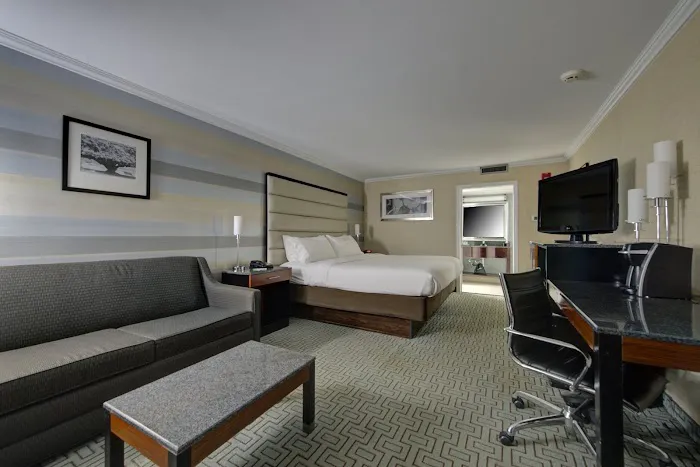 Holiday Inn Plainview-Long Island, an IHG Hotel Picture 3