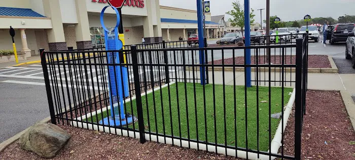 Airport Plaza Dog Park Picture 3