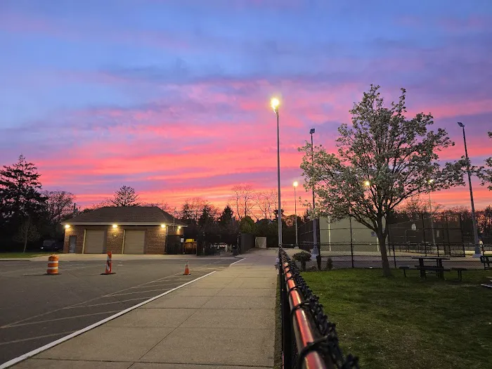 Allen Park - Farmingdale Picture 1