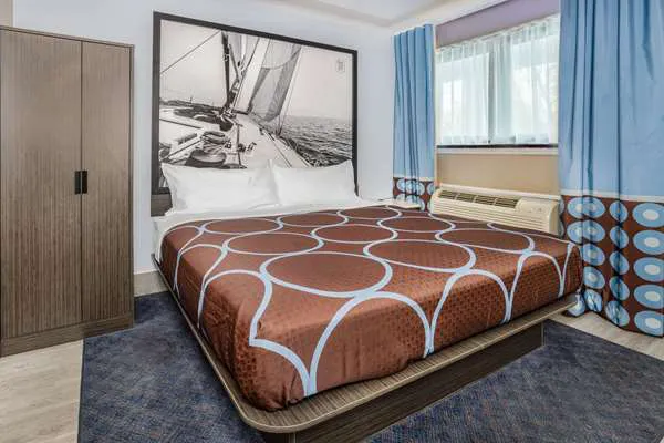 Super 8 by Wyndham Lindenhurst Picture 10