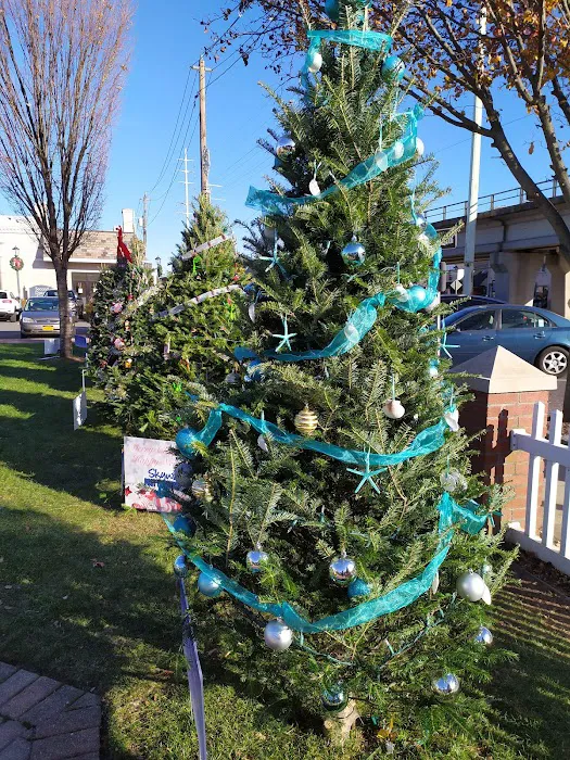 Lindenhurst Village Square Park and Gazebo Picture 4