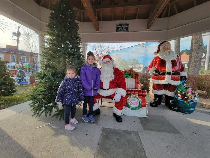 Lindenhurst Village Square Park and Gazebo Picture 8