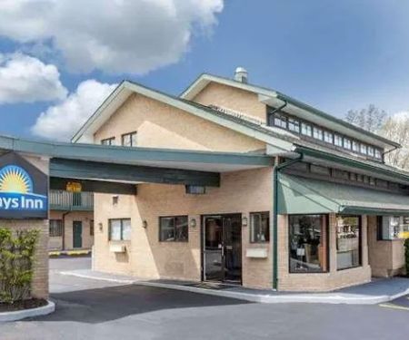 Days Inn by Wyndham Woodbury Long Island