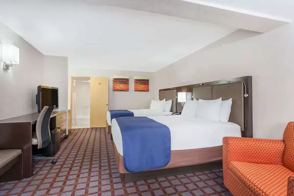 Days Inn by Wyndham Woodbury Long Island Picture 2