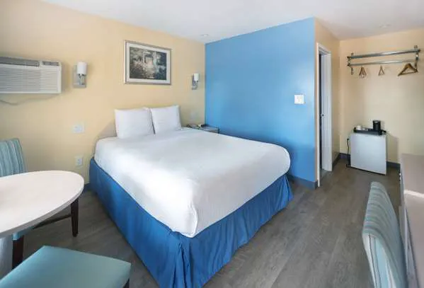 Days Inn by Wyndham Hicksville Long Island Picture 5
