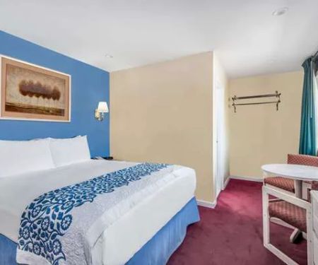 Days Inn by Wyndham Hicksville Long Island
