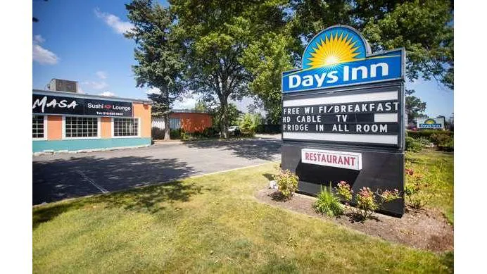 Days Inn by Wyndham Hicksville Long Island Picture 3