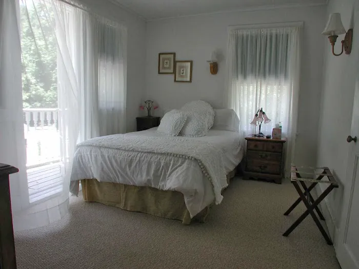 East Hampton Colonial Inn Picture 8
